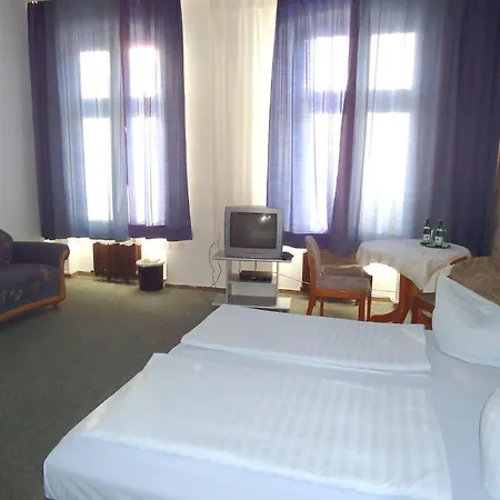 Maerkischer Hof Hotel-3